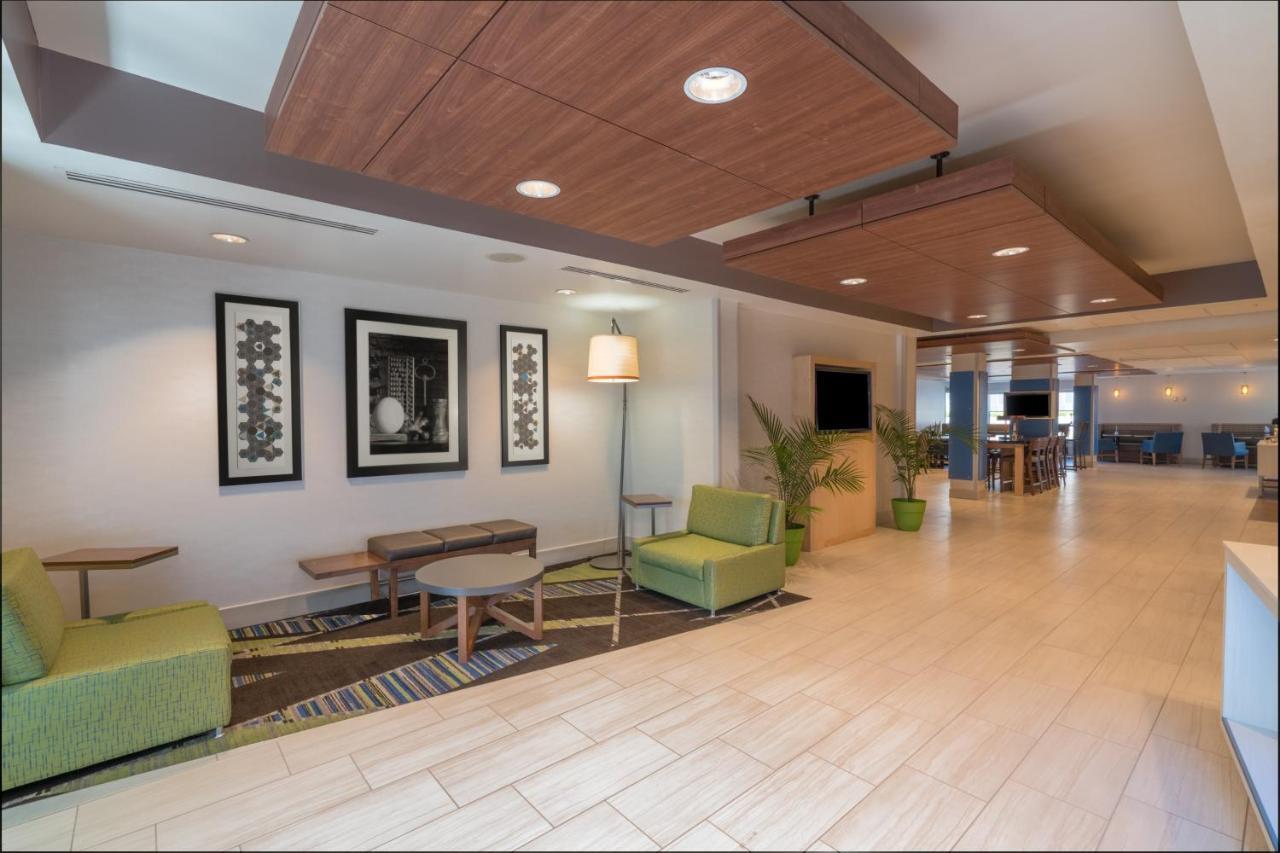 Holiday Inn Express Radcliff Fort Knox By Ihg Exterior foto